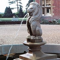 Brunnen Wasserspeier mit Löwe - Panthera Leu / Portland weiß von Gartentraum.de