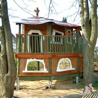 Einzigartiges Holz Baumhaus zum fantasievollen Spielen für Kinder - Baumhaus Habakuk von Gartentraum.de