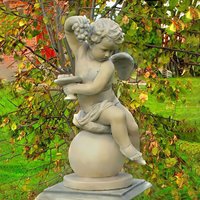Engel auf Kugel mit Weintrauben - Steinguss Dekofigur für den Garten - Minos / Tyrolia von Gartentraum.de