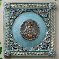 Farbiges Bronze Wandrelief mit Christusfigur - Herz Jesu von Gartentraum.de