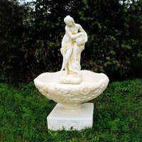 Floraler Garten Springbrunnen mit Frauenskulptur - Cecilia / Tyrolia von Gartentraum.de