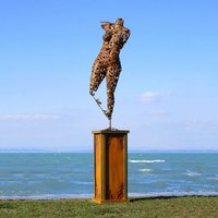 Frauen Torso auf einem Sockel aus Edelstahl oder Rostoptik - Femira / Stahl - Rost von Gartentraum.de