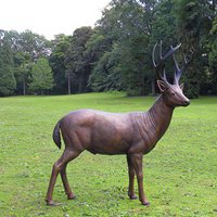 Garten Bronzestatue mit Hirsch - König des Waldes von Gartentraum.de