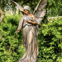Garten Engelfigur aus Bronze mit Feder - Angelo Maestoso / 29x16x14cm (HxBxT) / Bronze hellbraun von Gartentraum.de