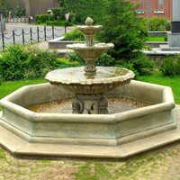 Garten Springbrunnen Set aus Steinguss - Kaskadenbrunnen mit Umrandung und Pumpe - Virginia / Olimpia Garten Springbrunnen Set aus Steinguss - Kaskadenbrunnen mit Umrandung und Pumpe - Virginia / Olimpia von Gartentraum.de
