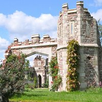 Gartenruine mit Turm - Granston Gateway Tower Gartenruine mit Turm - Granston Gateway Tower von Gartentraum.de