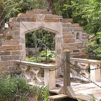 Gartenruine mit Zugbrücke - Langford Bridge von Gartentraum.de
