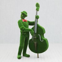 Große Musiker Gartenfigur mit Kontrabass - Skulptur - Hugo von Gartentraum.de