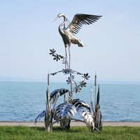Große Vogelskulptur aus Metall - Reiher sitzt auf Schilf - Atadia / Stahl - Rost von Gartentraum.de