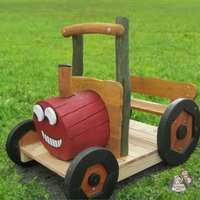 Holz Traktor in verschiedenen Größen zum Spielen - Traktor / 80x80x130cm (HxBxT) von Gartentraum.de