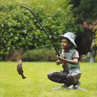 Junge mit Fisch an Angel aus Bronze - Fischerjunge von Gartentraum.de