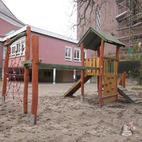 Kinder Spielturm mit Kunstsoff Rutsche für den Garten Spielplatz - Spielplatz Eric von Gartentraum.de