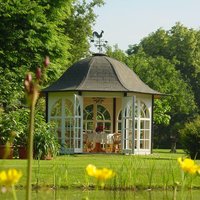 Klassischer Gartenpavillon aus Holz mit abgerundetem Dach - Classic von Gartentraum.de