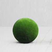 Kugel aus GFK & Kunstrasen als schlichte Topiary Gartendeko - Kula / 50cm Kugel aus GFK & Kunstrasen als schlichte Topiary Gartendeko - Kula / 50cm von Gartentraum.de