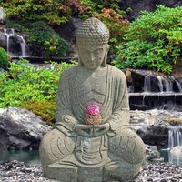 Kunstvoller Sitzender Buddha aus Stein / 120 cm von Gartentraum.de