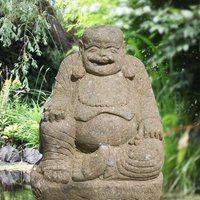 Lachender Buddha Kajjali als Steinfigur handbehauen / 60 cm von Gartentraum.de