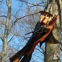 Lebensgroße Hexen Figur aus Holz zum Aufhängen - Fliegende Hexe von Gartentraum.de