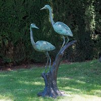 Lebensgroße Vogelskulptur 2 Reiher aus Bronze sitzen auf Baum - Reiherpaar von Gartentraum.de