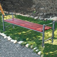 Metall und Holz Sitzbank im dezenten Stil für Stadt und Garten - Hilla von Gartentraum.de