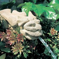 Mystischer Wasserspeier aus Stein für den Gartenteich - Grymero von Gartentraum.de