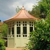 Runder Holzpavillon im Landhausstil - Oktogon Gartenhaus - Versilia von Gartentraum.de