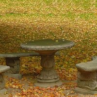 Runder Steinguss Tisch für den stilvollen Garten - Philyra / Etna von Gartentraum.de
