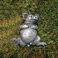 Schlafendes Schwein aus Steinguss - wetterfeste Figur für draußen  - Porcel / Olimpia von Gartentraum.de