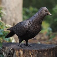 Schöne Bronze Vogelfigur - stehende Taube - Taube Morat von Gartentraum.de