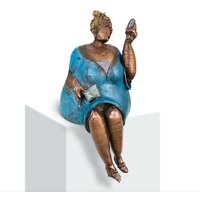 Sitzende Bronze Dame für Podeste und Fensterbänke - Koketa von Gartentraum.de