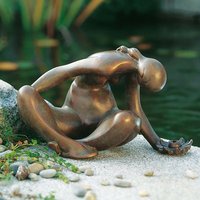 Stilistische Bronze Statue als Wasserspeier - limitiert - Mädchen mit Blume von Gartentraum.de