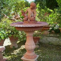 Terrakotta Springbrunnen mit Kind und Karaffe - Gedeone von Gartentraum.de