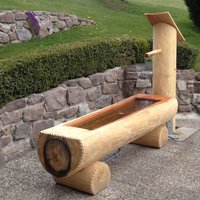 Tiroler Holz Baumbrunnen im Almhütten-Design für den Garten  - Gentiana clusii / 120x120x35cm (HxBxDm) von Gartentraum.de