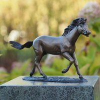 Trabendes Pferd als Bronze Dekofigur - Pferd Oscar von Gartentraum.de