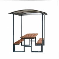 Überdachtes Tisch-Set aus Metall und Holz - Akis von Gartentraum.de