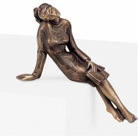 Verträumtes Mädchen mit Buch - Gartenfigur aus Bronze oder Alu - Puella / Bronze von Gartentraum.de