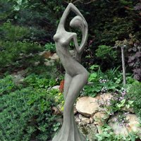 Wetterbeständige Steinguss Figur für den Garten - elegante Tänzerin - Vanozza / Antikgrau von Gartentraum.de