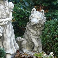 Wolf Figur aus Steinguss für den Garten - Viseria Canis von Gartentraum.de