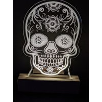 Acryl Led Licht 6" By 8" Sugar Skull Mit Holzgrain Lightbox von GaslightDesignsMi