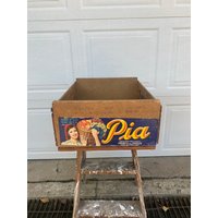 Vintage Pia Obstkiste Aufkleber Lautet Pia, Produkte Aus Den Usa. Verpackt Und Versendet Von Lamanuzzi & Pantaleo. Clovis, Ca Holzkiste von GatherAndDisperse