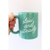 Slow & Steady Wins The Cup - Motivierende Türkisgrüne Keramiktasse, Perfektes Geschenk Für Unternehmer Und Träumer Slow & Steady Wins The Cup - Motivierende Türkisgrüne Keramiktasse, Perfektes Geschenk Für Unternehmer Und Träumer von GatherGoodsCompany