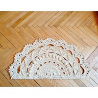 Gehäkelter Halbkreisteppich 3D-Akzentmatte Aus Polyester von Gebeya