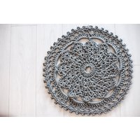Gehäkelter Teppich Grauer Runder Teppich, Babyzimmer Dekor | 55 cm von Gebeya