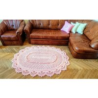 Großer Häkelteppich Handgewebter Ovaler Flicken Teppich Aus Polyester in Baby Rosa von Gebeya