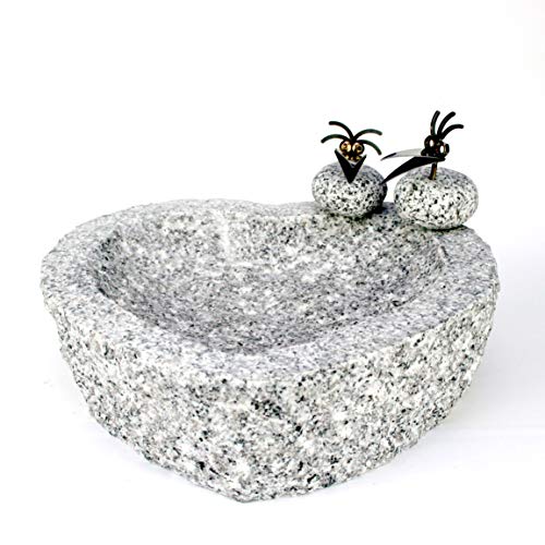 Gebrüder Lomprich Vogelbad Herz aus Granit (mit 2 Vögele am Rand sitzend) von Gebrüder Lomprich
