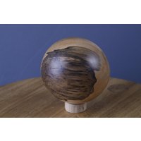 Handgefertigte Holzkugel | Dekokugel Holz 8, 5cm Tai Chi Kugel Geschenkidee Kugel Aus Nussbaumholz Geschenk Frau von Geduldspielmann