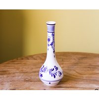 Handbemalte Blue & White Keramik Delfts Langhalsige Dekorative Vase Mit Blumenmuster von GeeCeFa