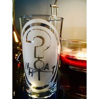 Gravity Falls/Fragezeichen Handgeätztes 16Oz Pint Glas von GeekEmporiumNYC