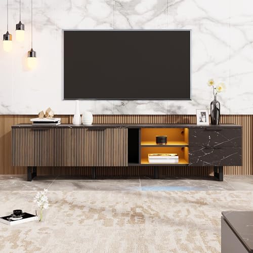 Gelukueub 200cm TV-Schrank mit schwarzer Marmoroptik, dunklen Holzmasertüren, Verstellbarer LED-Beleuchtung, Zwei Türen und Zwei Schubladen, geeignet für Staubsaugerroboter Gelukueub 200cm TV-Schrank mit schwarzer Marmoroptik, dunklen Holzmasertüren, Verstellbarer LED-Beleuchtung, Zwei Türen und Zwei Schubladen, geeignet für Staubsaugerroboter von Gelukueub