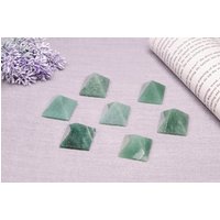 Wholesale Schöne Grüne Aventurin Pyramide/Natürlicher Grüner Kristall/Polierte Pyramide/Energieschutz/Dekor-Chakre-Reiki-Heilung von GemWholesaler
