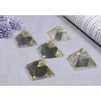 Wholesale Wunderschöne Citrin Pyramide/Naturkristall/Polierte Pyramide/Energieschutz/Dekor-Chakre-Reiki-Heilung(Leichte Wärmebehandlung von GemWholesaler